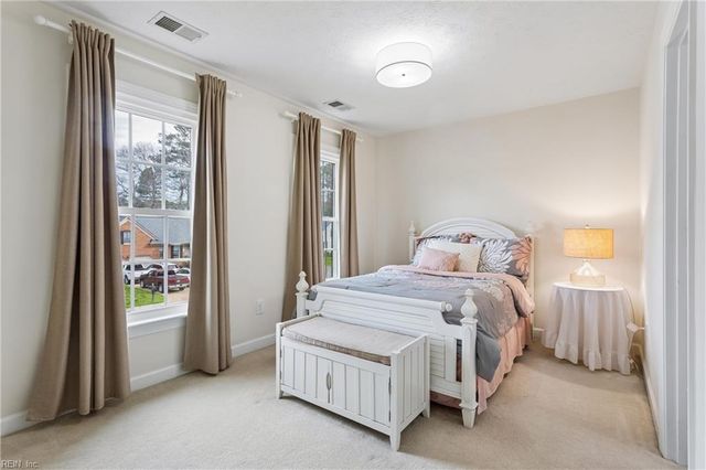 102 Homestead PL, Yorktown, VA 23693