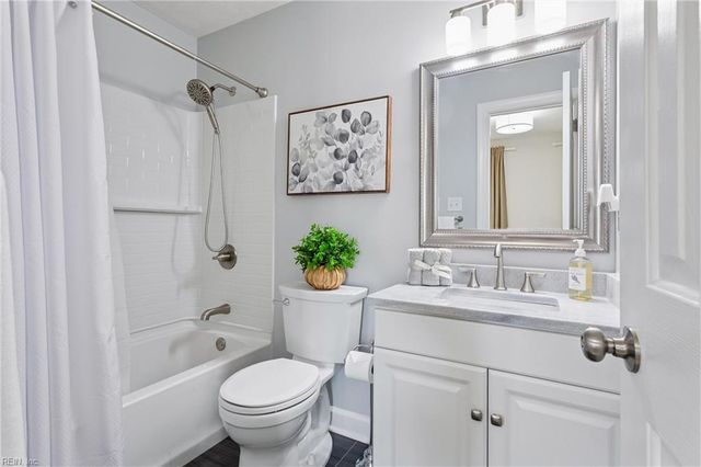 102 Homestead PL, Yorktown, VA 23693