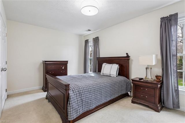 102 Homestead PL, Yorktown, VA 23693