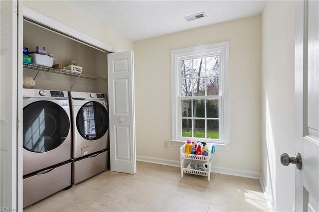 102 Homestead PL, Yorktown, VA 23693