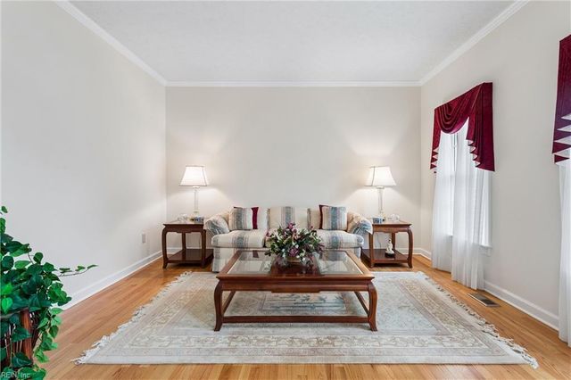 102 Homestead PL, Yorktown, VA 23693