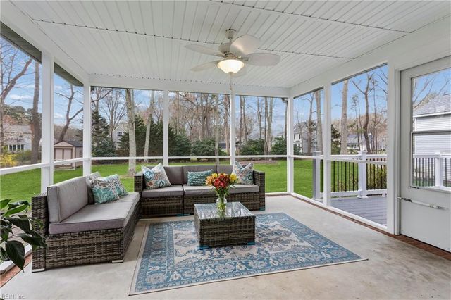 102 Homestead PL, Yorktown, VA 23693