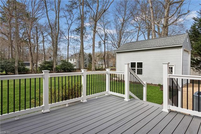 102 Homestead PL, Yorktown, VA 23693