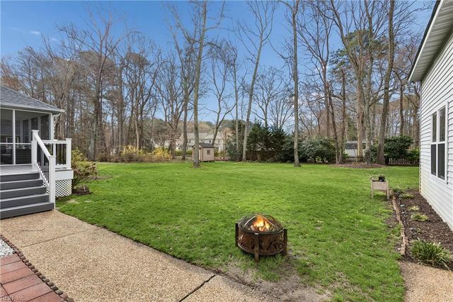 102 Homestead PL, Yorktown, VA 23693