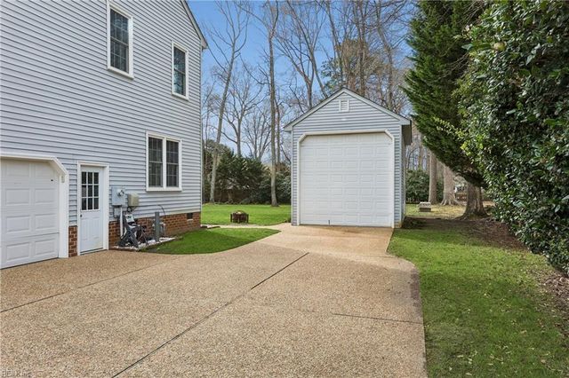 102 Homestead PL, Yorktown, VA 23693