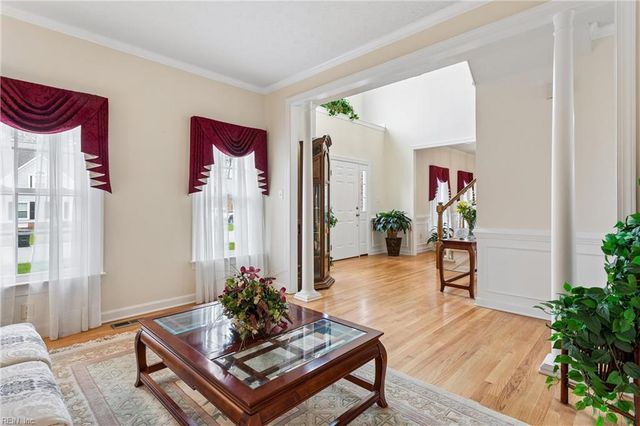 102 Homestead PL, Yorktown, VA 23693