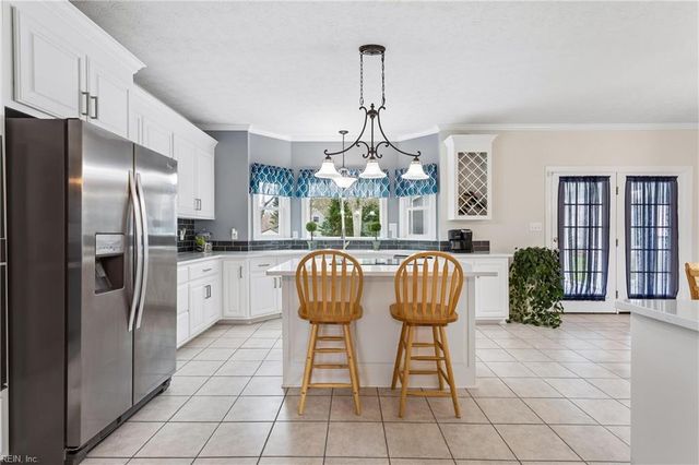 102 Homestead PL, Yorktown, VA 23693