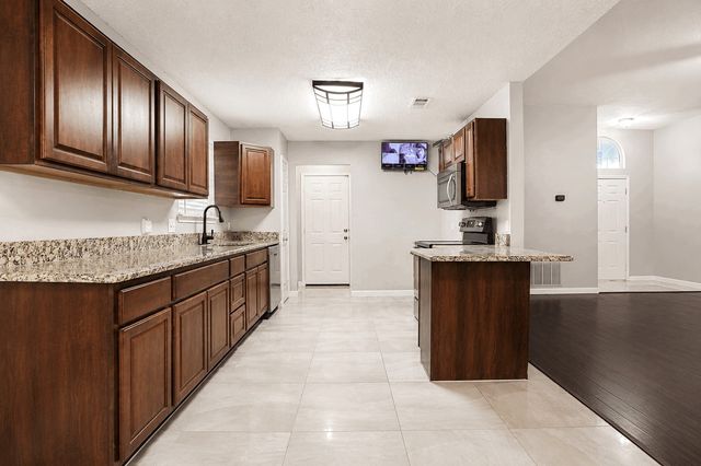923 Fiero Drive, Arlington, TX 76001