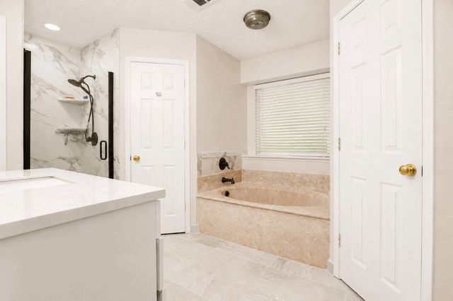 923 Fiero Drive, Arlington, TX 76001