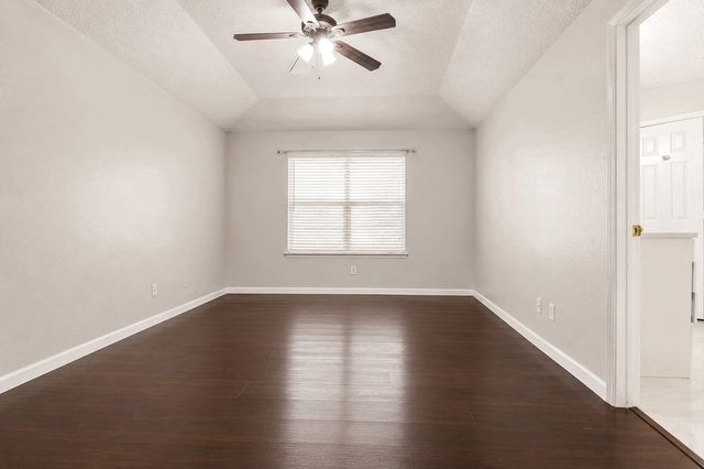923 Fiero Drive, Arlington, TX 76001