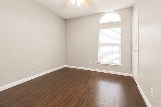 923 Fiero Drive, Arlington, TX 76001