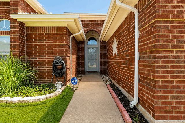 923 Fiero Drive, Arlington, TX 76001
