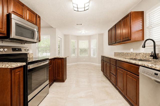 923 Fiero Drive, Arlington, TX 76001