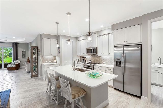 2238 Marquesa CIR, Naples, FL 34112