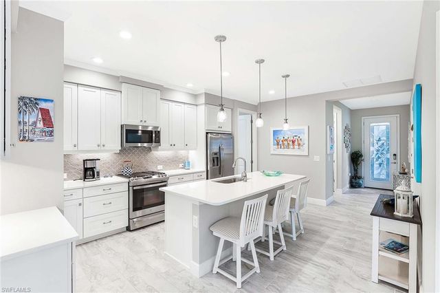 2238 Marquesa CIR, Naples, FL 34112