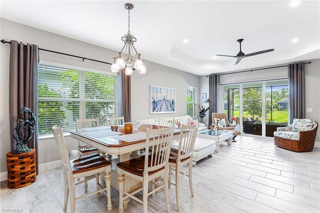 2238 Marquesa CIR, Naples, FL 34112