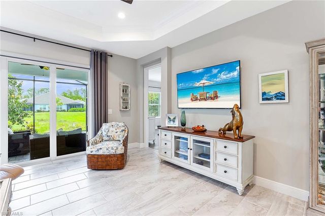 2238 Marquesa CIR, Naples, FL 34112