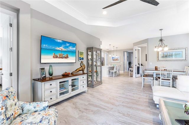 2238 Marquesa CIR, Naples, FL 34112