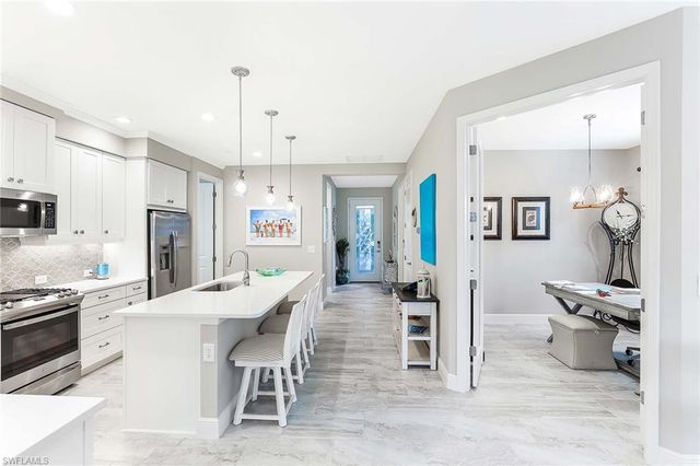 2238 Marquesa CIR, Naples, FL 34112