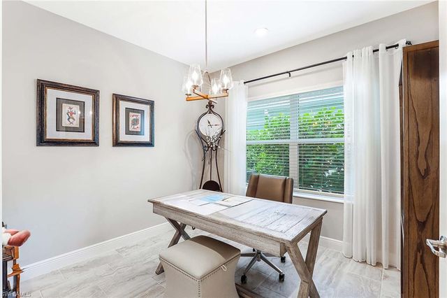 2238 Marquesa CIR, Naples, FL 34112