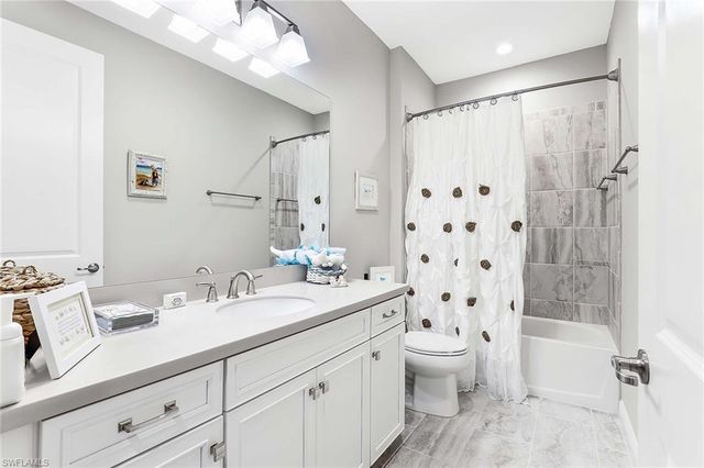 2238 Marquesa CIR, Naples, FL 34112