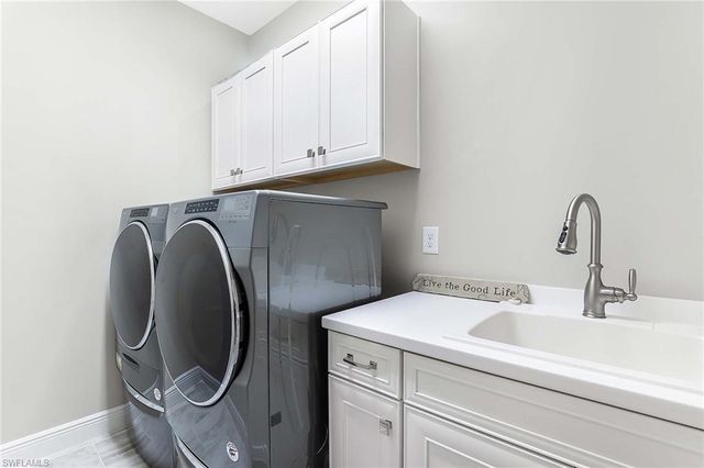 2238 Marquesa CIR, Naples, FL 34112