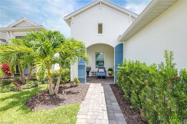 2238 Marquesa CIR, Naples, FL 34112