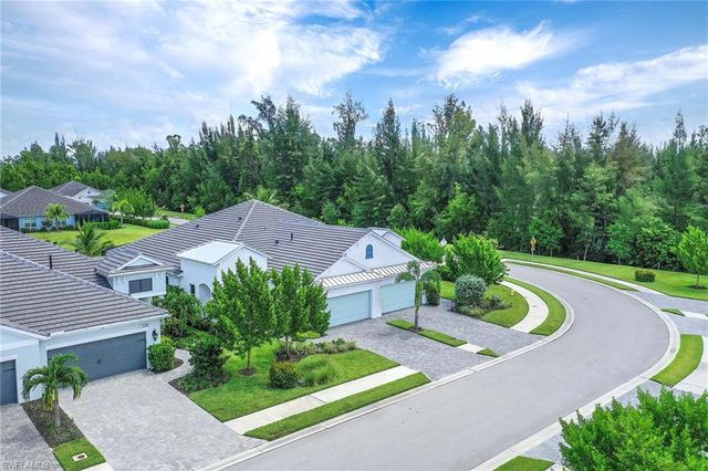 2238 Marquesa CIR, Naples, FL 34112