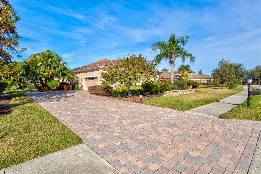 Image 5 of property listing at 210 166TH STREET NE, Bradenton, FL 34212