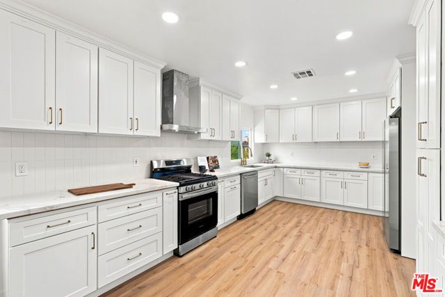 7800 S Victoria Avenue, Los Angeles, CA 90043