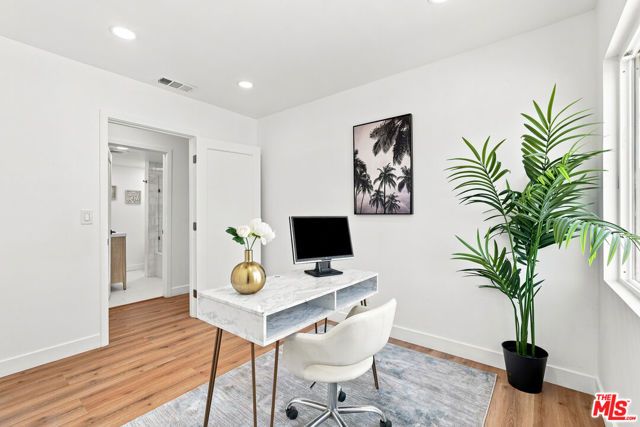7800 S Victoria Avenue, Los Angeles, CA 90043
