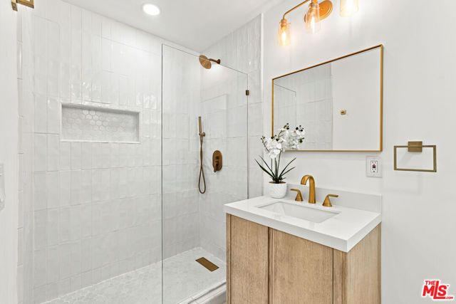 7800 S Victoria Avenue, Los Angeles, CA 90043