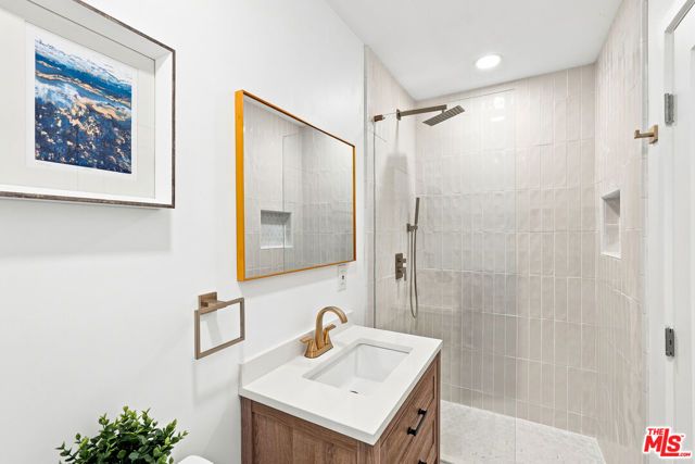 7800 S Victoria Avenue, Los Angeles, CA 90043