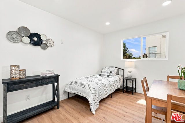 7800 S Victoria Avenue, Los Angeles, CA 90043