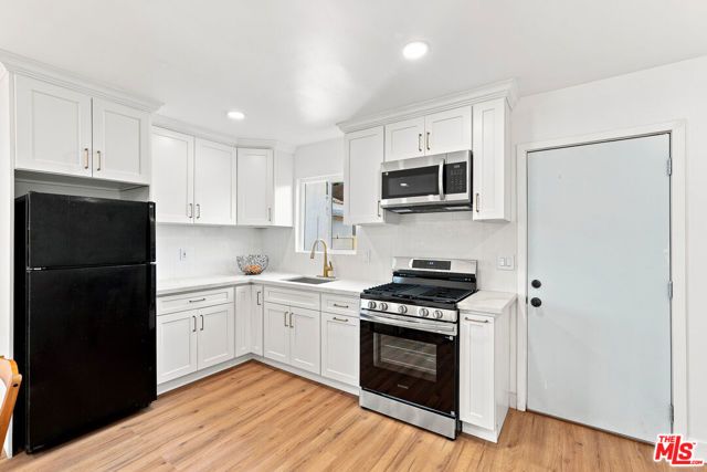 7800 S Victoria Avenue, Los Angeles, CA 90043
