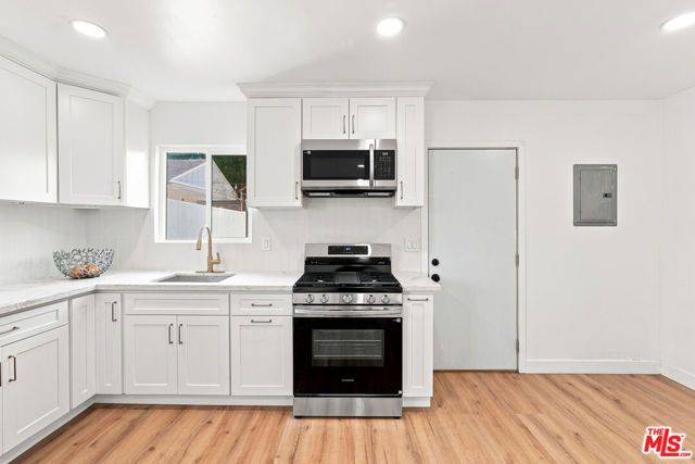 7800 S Victoria Avenue, Los Angeles, CA 90043