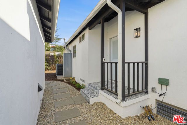 7800 S Victoria Avenue, Los Angeles, CA 90043