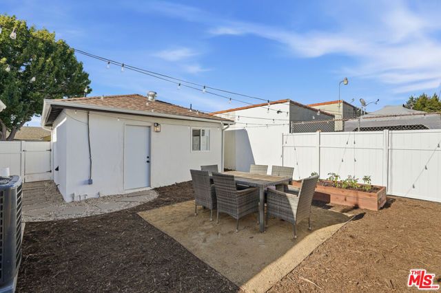 7800 S Victoria Avenue, Los Angeles, CA 90043
