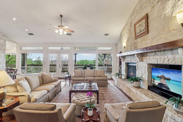 1904 Summit Ridge, Kerrville, TX 78028