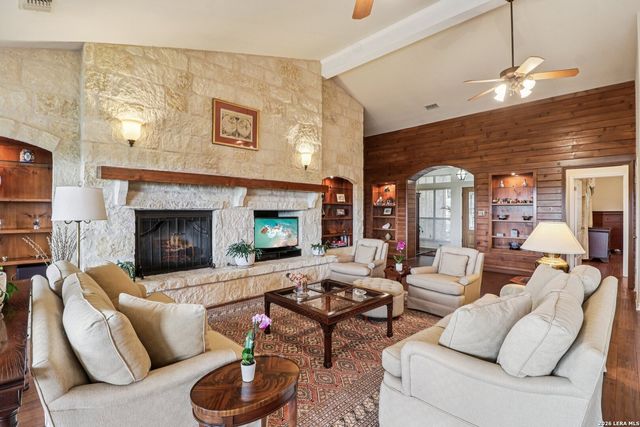 1904 Summit Ridge, Kerrville, TX 78028