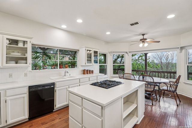 1904 Summit Ridge, Kerrville, TX 78028