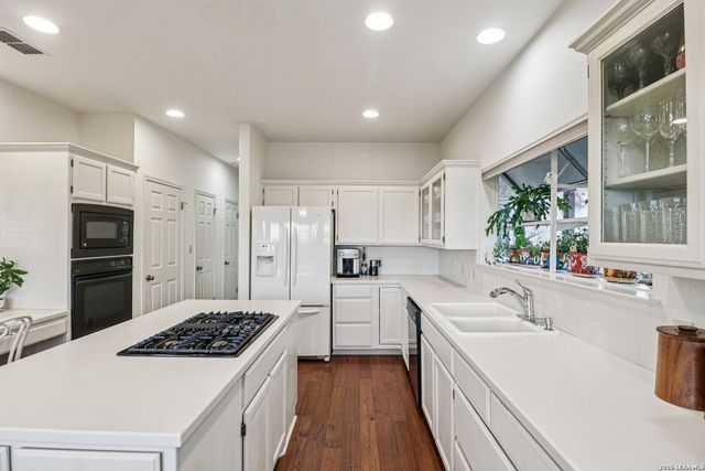 1904 Summit Ridge, Kerrville, TX 78028