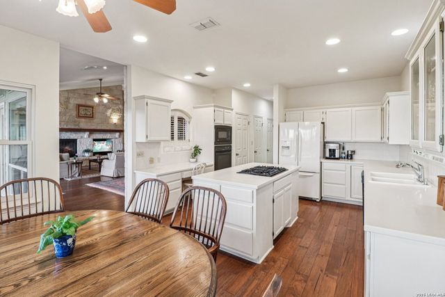 1904 Summit Ridge, Kerrville, TX 78028