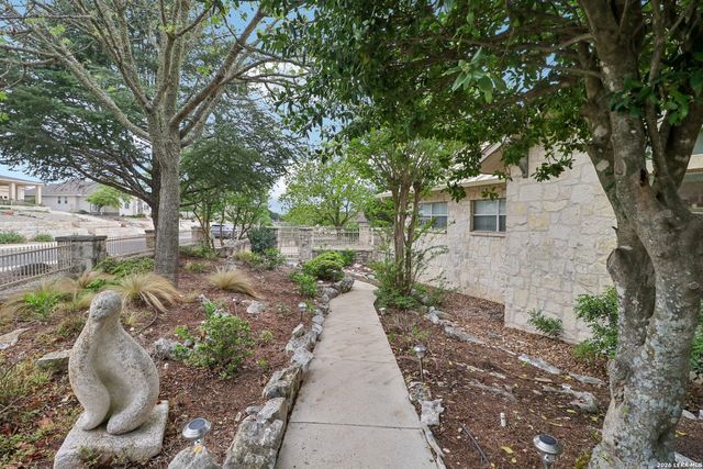 1904 Summit Ridge, Kerrville, TX 78028