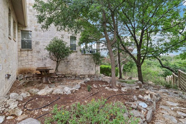 1904 Summit Ridge, Kerrville, TX 78028