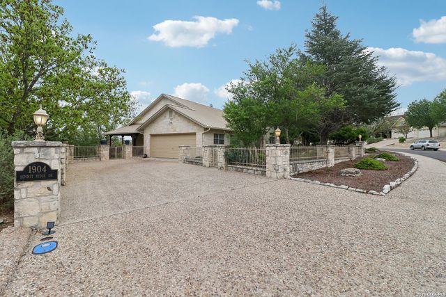 1904 Summit Ridge, Kerrville, TX 78028