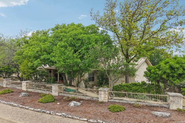 1904 Summit Ridge, Kerrville, TX 78028