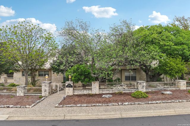 1904 Summit Ridge, Kerrville, TX 78028