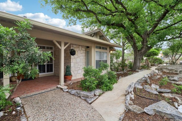 1904 Summit Ridge, Kerrville, TX 78028