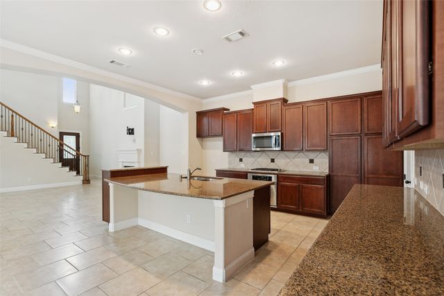 2460 Embleton Drive, Lewisville, TX 75067